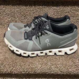 On Running Women's Gray and Black Sneakers